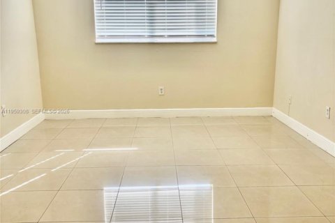 Снять в аренду кондоминиум в Норт-Лодердейл, Флорида 1 спальня, 77.11м2, № 2026193 - фото 11