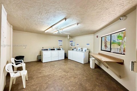 Copropriété à louer à Miami, Floride: 3 chambres, 96.62 m2 № 2046428 - photo 20