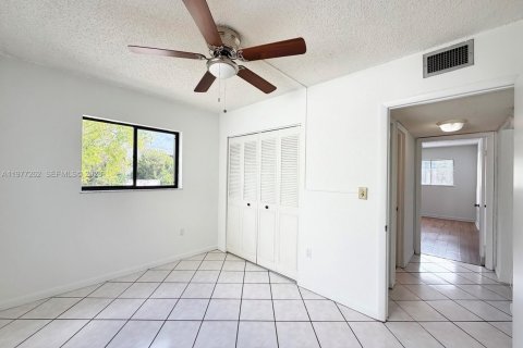 Copropriété à louer à Miami, Floride: 3 chambres, 96.62 m2 № 2046428 - photo 10