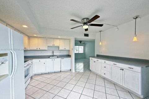 Copropriété à louer à Miami, Floride: 3 chambres, 96.62 m2 № 2046428 - photo 4