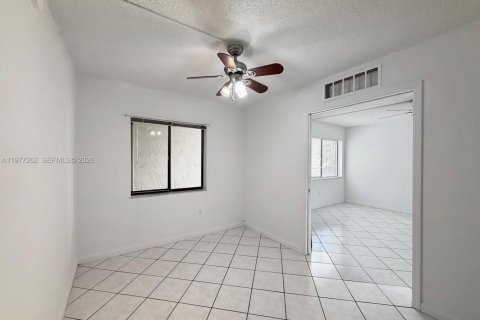 Copropriété à louer à Miami, Floride: 3 chambres, 96.62 m2 № 2046428 - photo 13
