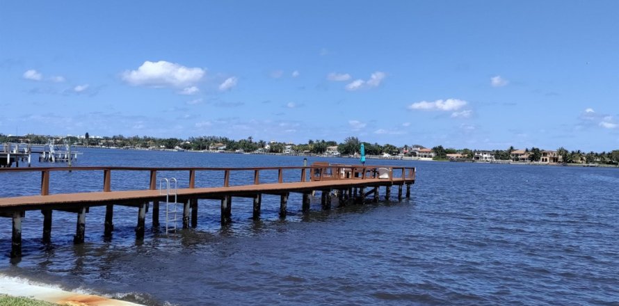 Condominio en Lantana, Florida, 1 dormitorio № 1146669
