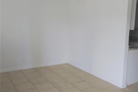 Condo in DeLand, Florida, 1 bedroom  № 2104762 - photo 3