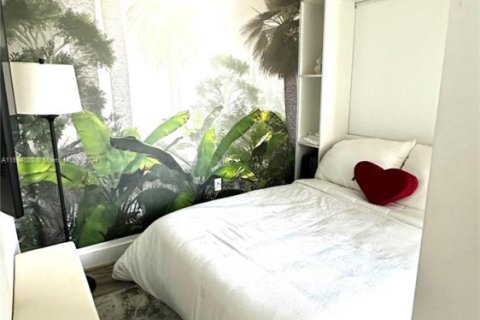 Condo in Miami, Florida, 1 bedroom  № 1708778 - photo 15