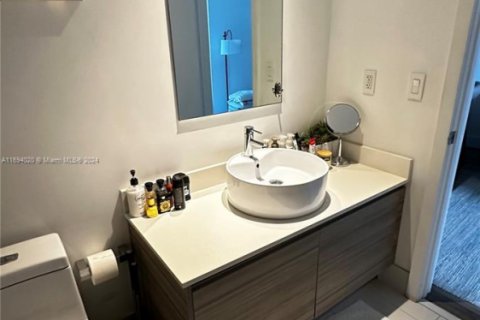 Condo in Miami, Florida, 1 bedroom  № 1708778 - photo 13