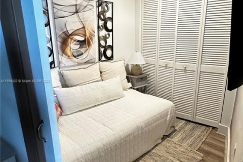 Condo in Miami, Florida, 1 bedroom  № 1708778 - photo 8