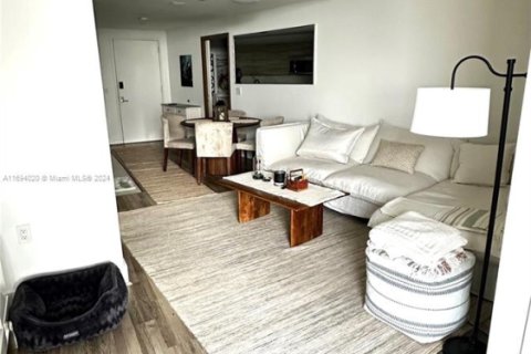Condo in Miami, Florida, 1 bedroom  № 1708778 - photo 6
