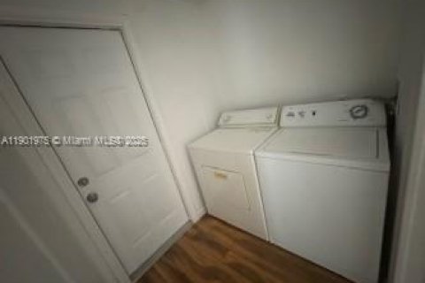 Apartment in West Palm Beach, Florida 2 bedrooms, 87.24 sq.m. № 2012861 - photo 11