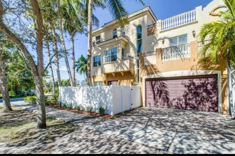 Casa en Fort Lauderdale, Florida 3 dormitorios, 189.71 m2 № 1973180