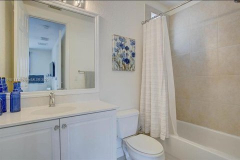 Casa en alquiler en Fort Lauderdale, Florida, 3 dormitorios, 189.71 m2 № 1973180 - foto 13