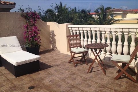 Casa en alquiler en Fort Lauderdale, Florida, 3 dormitorios, 189.71 m2 № 1973180 - foto 9