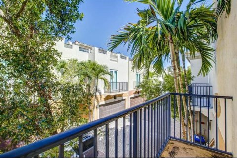 Casa en alquiler en Fort Lauderdale, Florida, 3 dormitorios, 189.71 m2 № 1973180 - foto 19