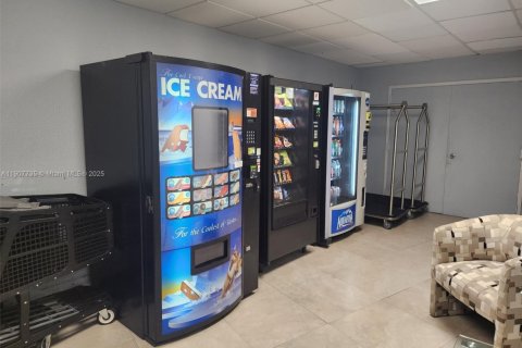 Condo in Hallandale Beach, Florida, 1 bedroom  № 1966688 - photo 11