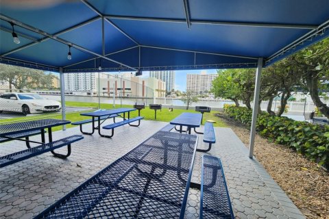 Condo in Hallandale Beach, Florida, 1 bedroom  № 1966688 - photo 7