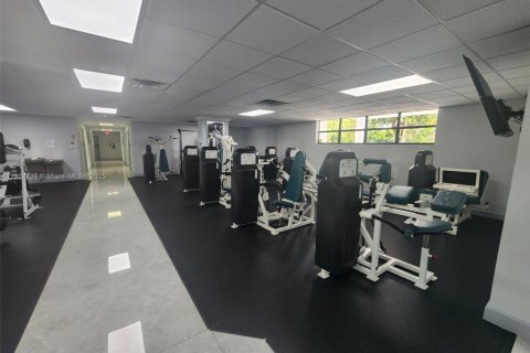 Condo in Hallandale Beach, Florida, 1 bedroom  № 1966688 - photo 9