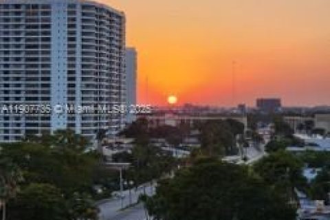 Copropriété à vendre à Hallandale Beach, Floride: 1 chambre, 81.29 m2 № 1966688 - photo 18