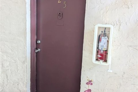 Condo in Tampa, Florida, 1 bedroom  № 1721119 - photo 2