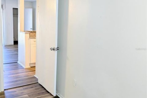 Condo in Tampa, Florida, 1 bedroom  № 1721119 - photo 9