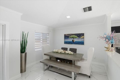 Villa ou maison à louer à Miami, Floride: 4 chambres, 134.62 m2 № 1999501 - photo 8