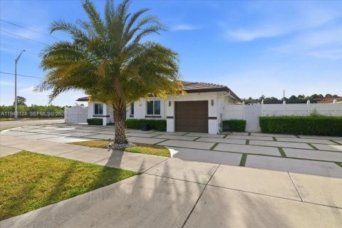 Villa ou maison à louer à Miami, Floride: 4 chambres, 134.62 m2 № 1999501 - photo 2