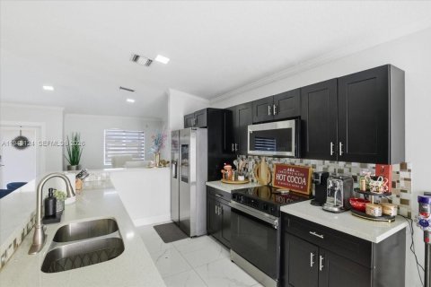 Villa ou maison à louer à Miami, Floride: 4 chambres, 134.62 m2 № 1999501 - photo 17