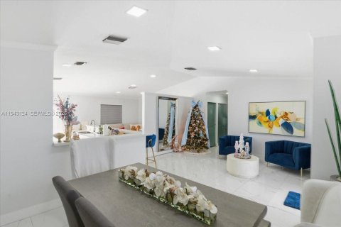 Villa ou maison à louer à Miami, Floride: 4 chambres, 134.62 m2 № 1999501 - photo 11