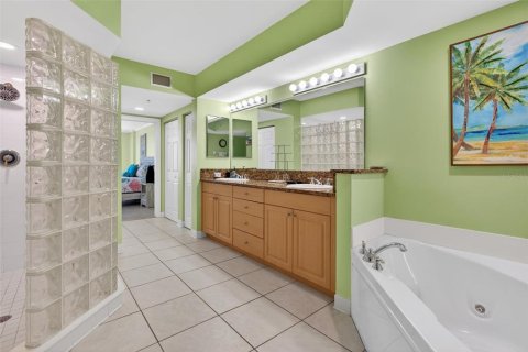 Condo in Daytona Beach Shores, Florida, 3 bedrooms  № 2195326 - photo 27