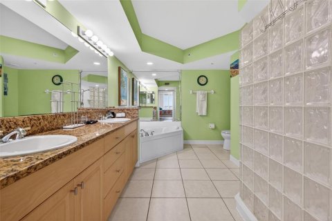 Condo in Daytona Beach Shores, Florida, 3 bedrooms  № 2195326 - photo 25