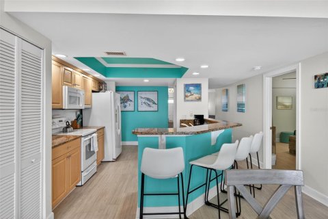 Condo in Daytona Beach Shores, Florida, 3 bedrooms  № 2195326 - photo 17