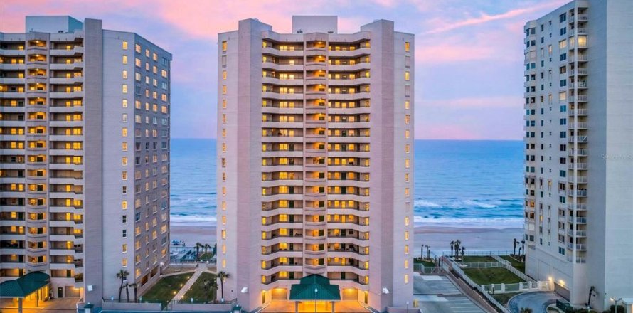 Condo in Daytona Beach Shores, Florida, 3 bedrooms  № 2195326