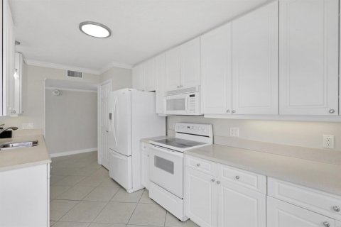Condo in St. Lucie, Florida, 3 bedrooms  № 2362023 - photo 7