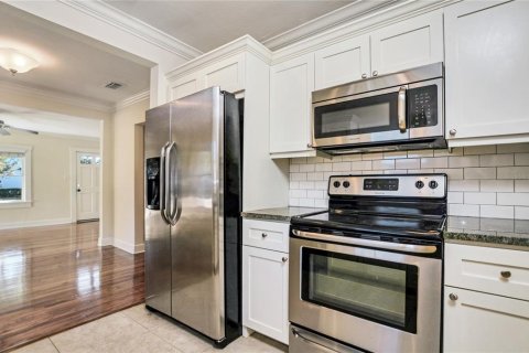 Casa en venta en Tampa, Florida, 2 dormitorios, 86.21 m2 № 2206050 - foto 14