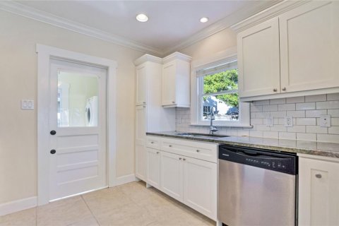 Casa en venta en Tampa, Florida, 2 dormitorios, 86.21 m2 № 2206050 - foto 15