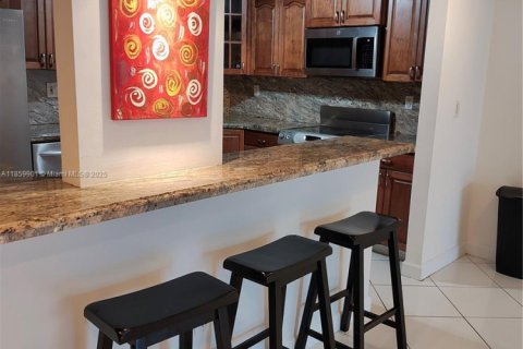 Condo in Doral, Florida, 1 bedroom  № 1961195 - photo 2