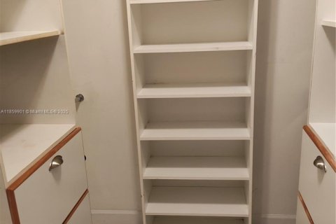 Condo in Doral, Florida, 1 bedroom  № 1961195 - photo 6