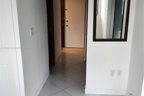 Condo in Doral, Florida, 1 bedroom  № 1961195 - photo 7