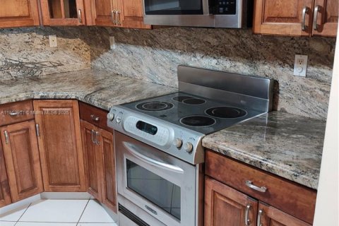 Condo in Doral, Florida, 1 bedroom  № 1961195 - photo 3