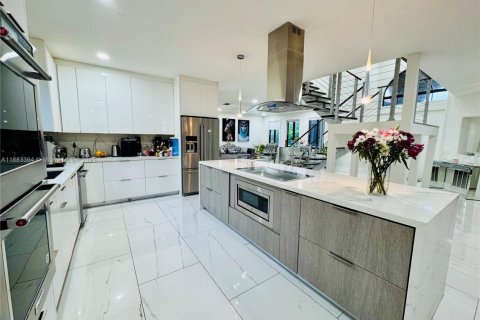 House in Cutler Bay, Florida 5 bedrooms, 315.77 sq.m. № 1978803 - photo 10