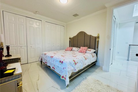 House in Cutler Bay, Florida 5 bedrooms, 315.77 sq.m. № 1978803 - photo 21