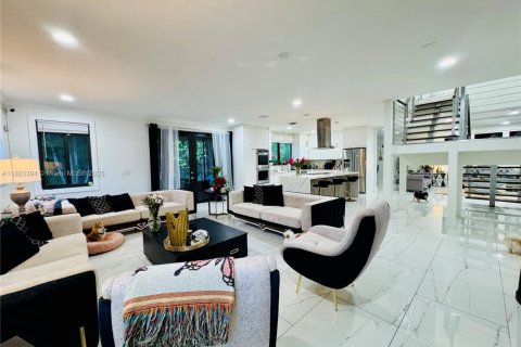 House in Cutler Bay, Florida 5 bedrooms, 315.77 sq.m. № 1978803 - photo 13