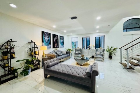 House in Cutler Bay, Florida 5 bedrooms, 315.77 sq.m. № 1978803 - photo 8