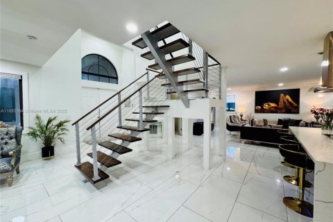 House in Cutler Bay, Florida 5 bedrooms, 315.77 sq.m. № 1978803 - photo 9