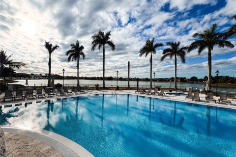 House in Cutler Bay, Florida 5 bedrooms, 315.77 sq.m. № 1978803 - photo 25