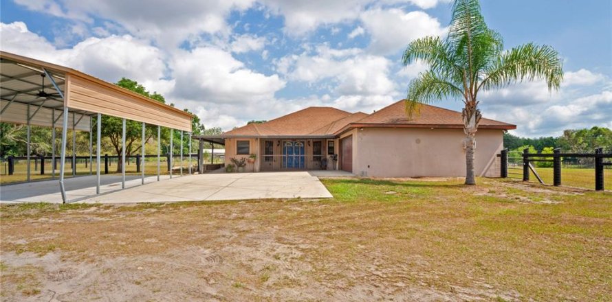 House in Zephyrhills, Florida 3 bedrooms, 212.84 sq.m. № 1680329