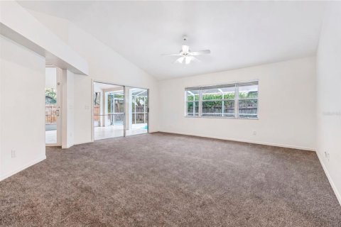 House in Valrico, Florida 3 bedrooms, 159.88 sq.m. № 2208620 - photo 4