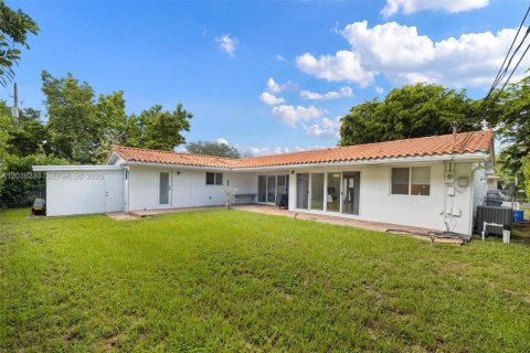 Villa ou maison à vendre à Coral Gables, Floride: 3 chambres, 153.66 m2 № 2083837 - photo 2