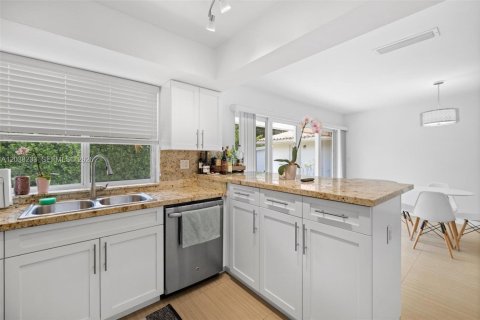 Villa ou maison à vendre à Coral Gables, Floride: 3 chambres, 153.66 m2 № 2083837 - photo 12