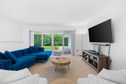 Villa ou maison à vendre à Coral Gables, Floride: 3 chambres, 153.66 m2 № 2083837 - photo 8