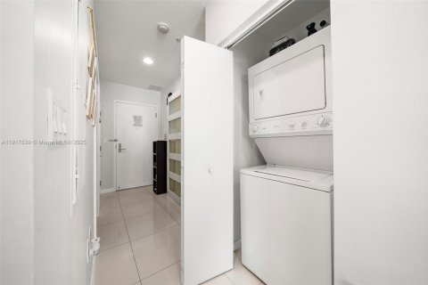 Снять в аренду кондоминиум в Норт-Бей-Виллидж, Флорида 1 спальня, 76.92м2, № 1972291 - фото 28