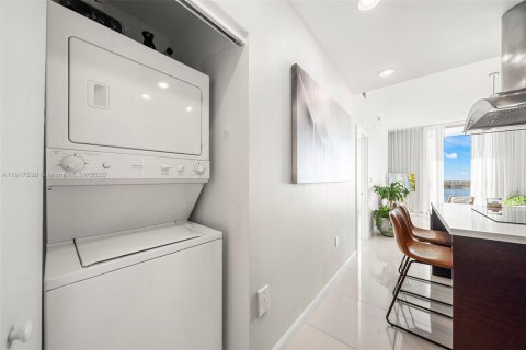 Снять в аренду кондоминиум в Норт-Бей-Виллидж, Флорида 1 спальня, 76.92м2, № 1972291 - фото 27